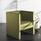 Poltrona in velluto con struttura in legno