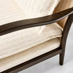 Poltrona con struttura in legno e cuscino integrato - Crema
