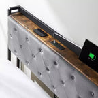 Struttura letto matrimoniale con stazione di ricarica e 4 cassetti contenitore, letto a piattaforma imbottito in velluto grigio con testiera contenitore e doghe in legno